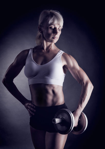 фитнес женщина с гантелями - Фото, изображение