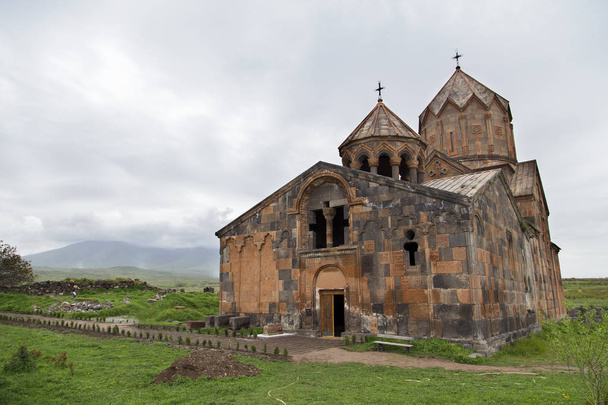  Hovhannavank Medieval Monastery at the cliff. Vertical. - Foto, Imagen
