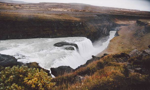 Fotos panorámicas de famosas cascadas islandesas en días nublados w
 - Foto, Imagen