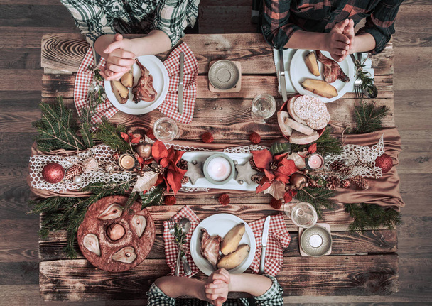 Flat-lay of friends hands eating and drinking together. Top view of people having party, gathering, celebrating together at wooden rustic table - Fotoğraf, Görsel