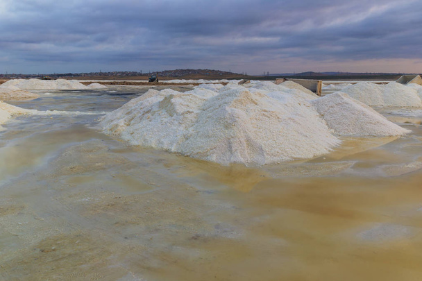 Bakü'ye çok uzak olmayan tuz üretimi - Fotoğraf, Görsel