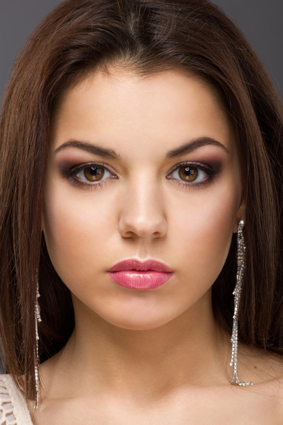Beautiful woman with evening make-up - Foto, Imagen