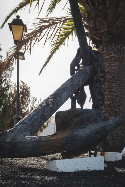 Історичний якір на материку в Плайя-бланка - Фото, зображення