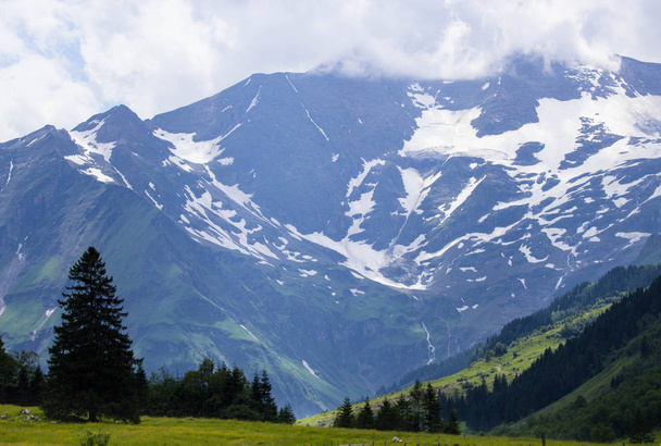 summer view of Austrian alps in Tyrol  - Foto, afbeelding