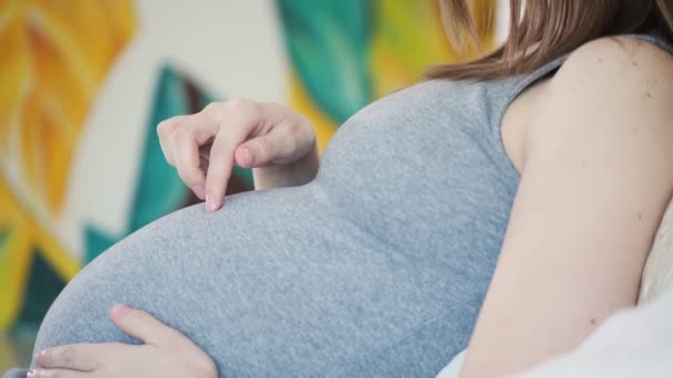 Pregnant woman with big belly - Filmagem, Vídeo