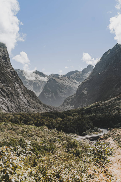 A Breathtaking Scenic Road in New Zealand. Vertical Image - Fotoğraf, Görsel