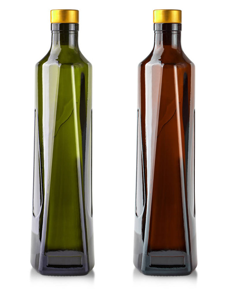 De olijfolie fles op wit met uitknippad - Foto, afbeelding