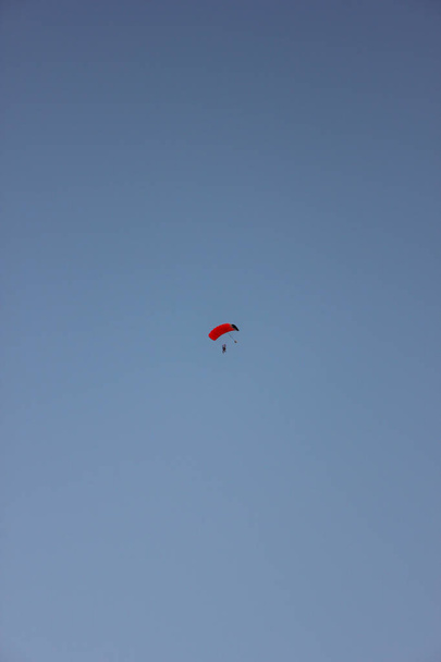 Playa del Ingles'de paraşütle atlayış - Fotoğraf, Görsel