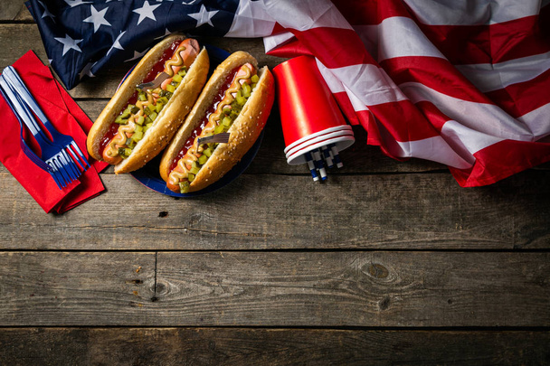 USA national holiday Labor Day, Memorial Day, Flag Day, 4th of July - hot dogs with ketchup and mustard on wood background - Foto, Imagem