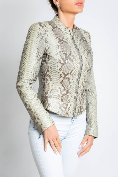 Womens jacket with long sleeves, snake skin, with an iron lock. - Foto, afbeelding