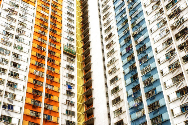 香港の公共アパートのカラフルな外観 - 写真・画像