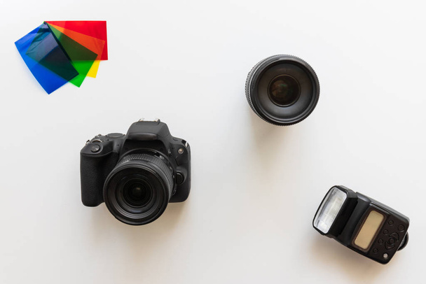 equipamento fotográfico básico, flash, lente, géis de cor
 - Foto, Imagem