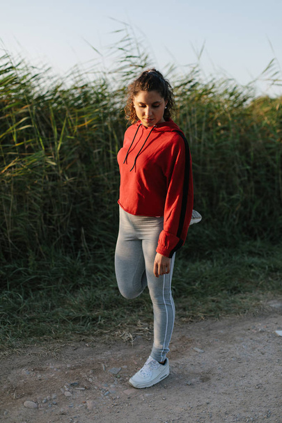 Sporty young woman training and exercising outdoor - Foto, immagini