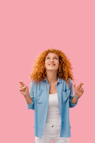 attractive cheerful girl crossing her fingers isolated on pink - Foto, immagini