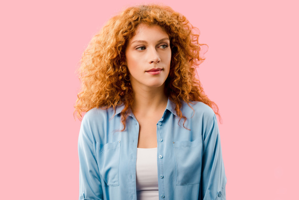 attractive serious redhead girl isolated on pink - Zdjęcie, obraz