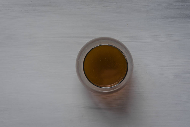 Glass of juice on grey backdrop - Foto, afbeelding