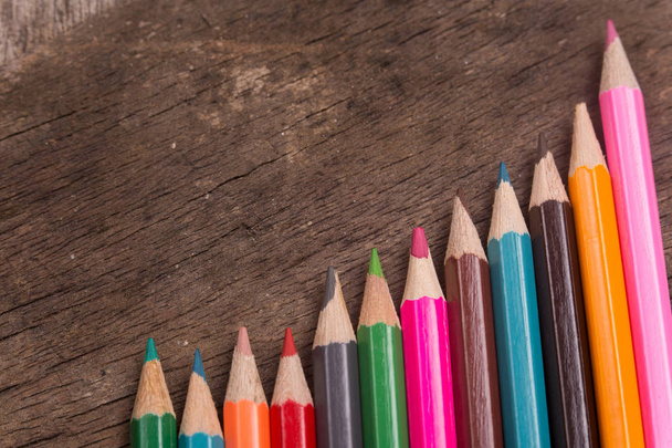 Ξύλινα πολύχρωμα μολύβια - Φωτογραφία, εικόνα
