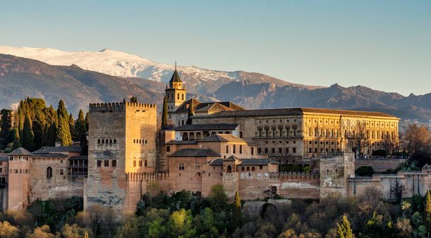 Blick auf den Alhambra-Palast in Granada, Spanien in Europa - Foto, Bild
