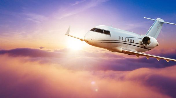 Passagiere Privatflugzeug fliegt über Wolken - Foto, Bild