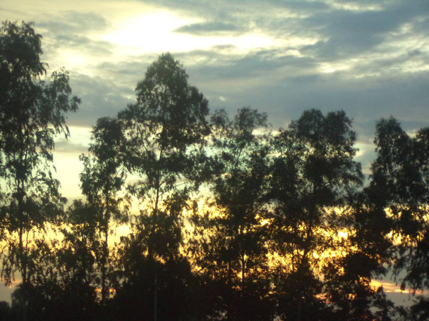 Sunrise Beam nel bellissimo cielo  - Foto, immagini