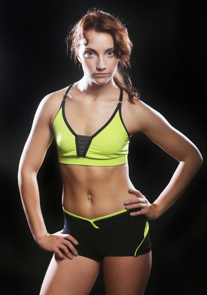 молодая фитнес-женщина - Фото, изображение