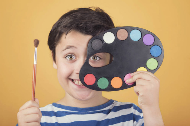 Portrait of child with colorful palette - Foto, Imagen