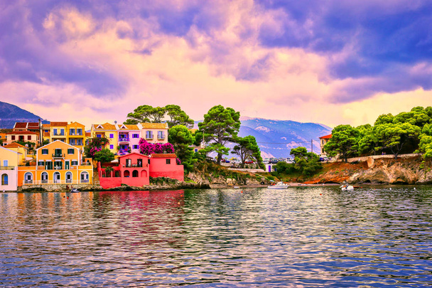 Assos Village En la isla de Cefalonia, Grecia
 - Foto, imagen