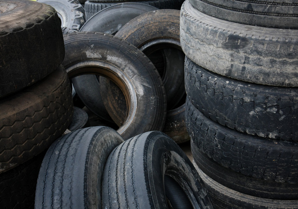 Neumáticos viejos
 - Foto, Imagen