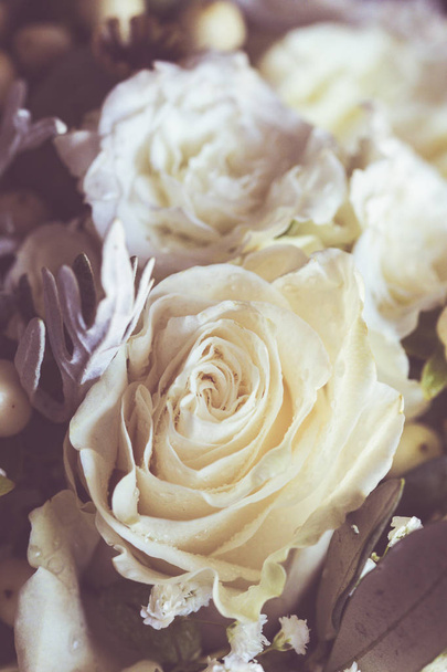 Strauß von Rosen und Blumen für eine Hochzeit - Foto, Bild
