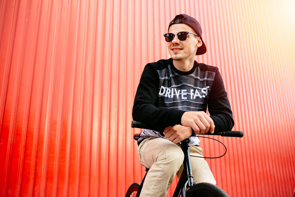 Attractive man sitting on bike, outdoors - Valokuva, kuva