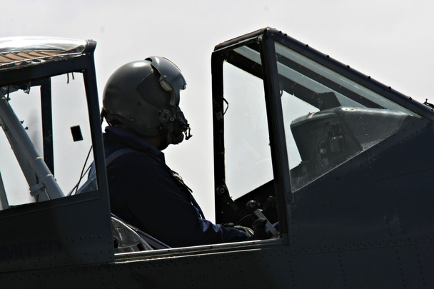 stíhací pilot ve staré letadlo - Fotografie, Obrázek
