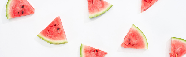 panoramatický záběr čerstvých řezů melounů na bílém pozadí - Fotografie, Obrázek