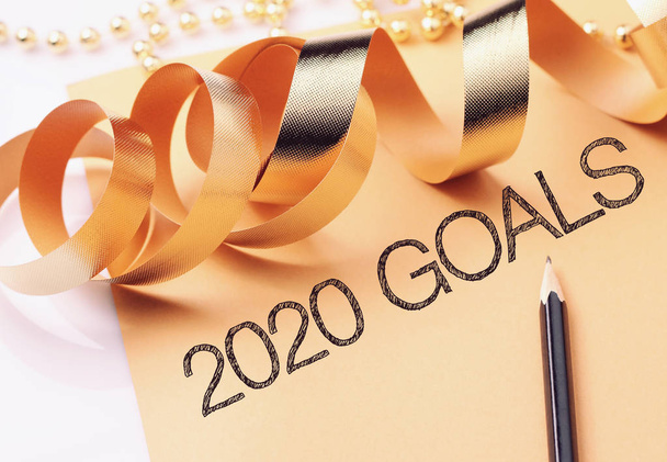 Goals 2020 with gold decoration. - 写真・画像