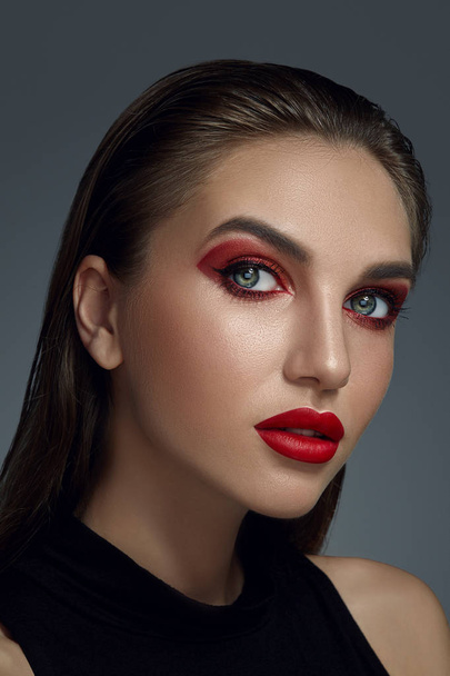Close-up portrait of a beautiful fashion model with professional make-up. - Фото, изображение