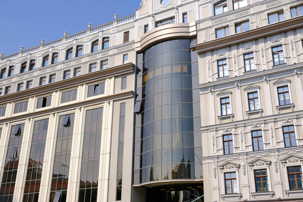 Moderno bellissimo edificio per uffici a Kiev
 - Foto, immagini