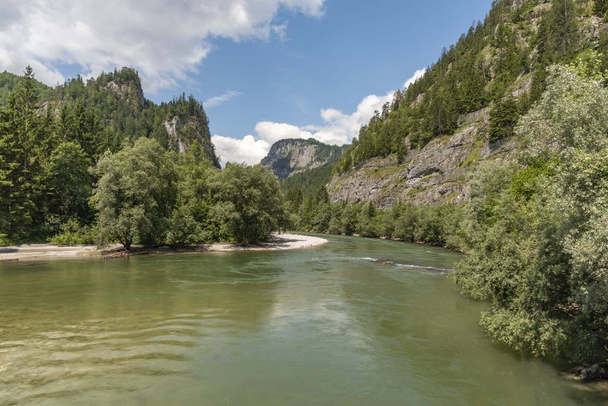 Rio Enns no parque nacional Gesause na Áustria
 - Foto, Imagem