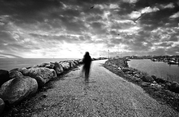 Mulher andando
 - Foto, Imagem
