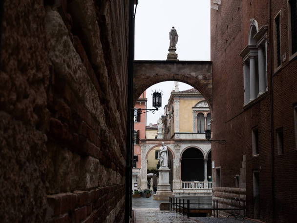 glimpses of palaces in Verona - 写真・画像