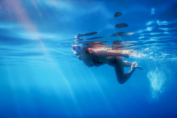 Women Snorkeling in the Tropical Sea, Underwater Women - Foto, Bild
