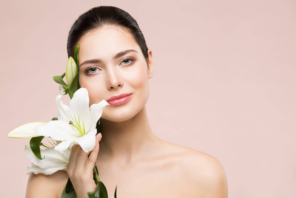 Woman Beauty Natural Makeup Portrait with Lily Flower, Skin Care - Fotó, kép
