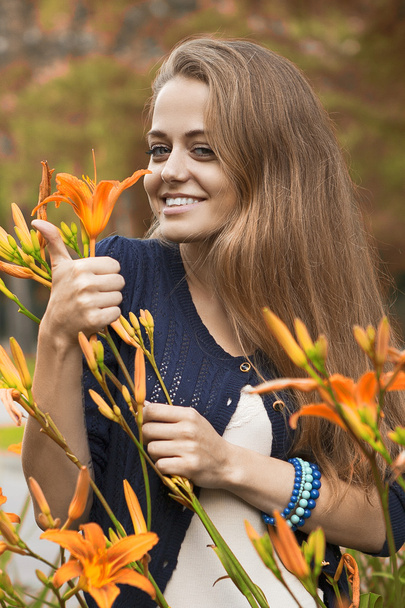 girl in the colors of autumn - Foto, afbeelding