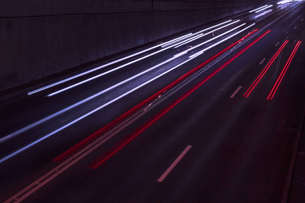  reflektory aut na silnici ve městě v Dar - Fotografie, Obrázek