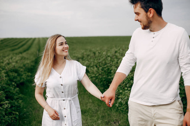 Beautiful couple spend time on a summer field - Valokuva, kuva
