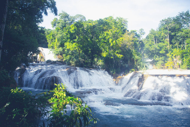 Vodopády v Cascadas de Agua Azul Chiapas Mexiko - Fotografie, Obrázek