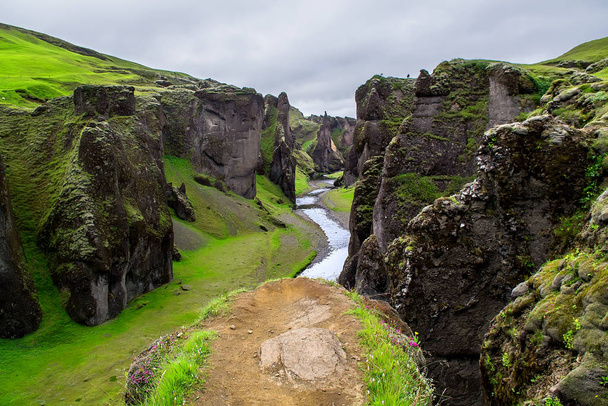 Fjadrargljufur Canyon in Iceland - Foto, imagen