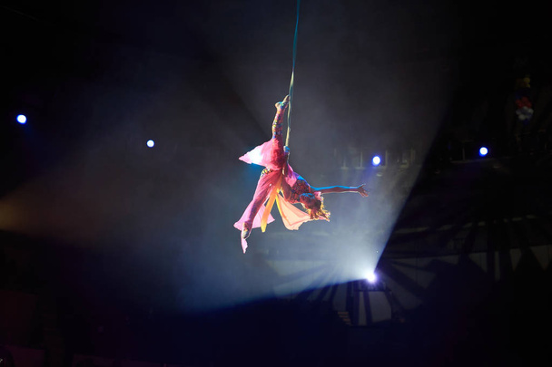 Performance of the girl aerial acrobat in the circus. - Фото, изображение