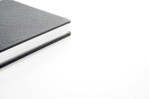 частичный просмотр дневника черной обложки
 - Фото, изображение