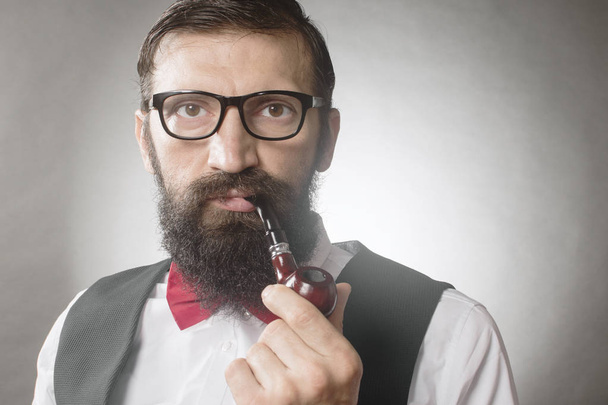 бородатый мужчина, курящий винтажный портрет
 - Фото, изображение