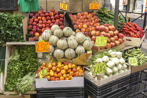 Street pilttuu hedelmiä ja vihanneksia
 - Valokuva, kuva