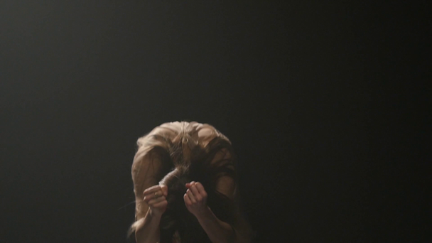 Dazzling woman performing contemp in dark studio. Close-up slow motion - Imágenes, Vídeo